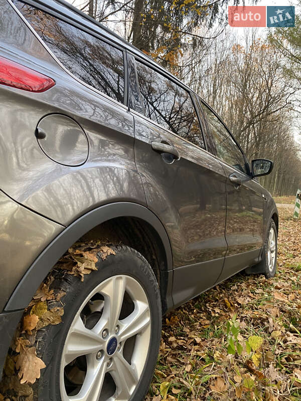 Внедорожник / Кроссовер Ford Escape 2015 в Копычинце