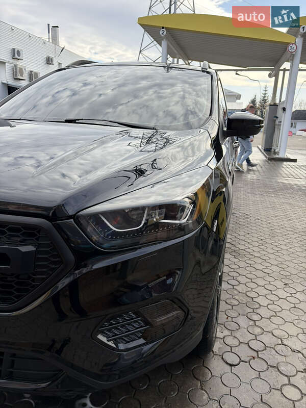 Внедорожник / Кроссовер Ford Escape 2017 в Черновцах