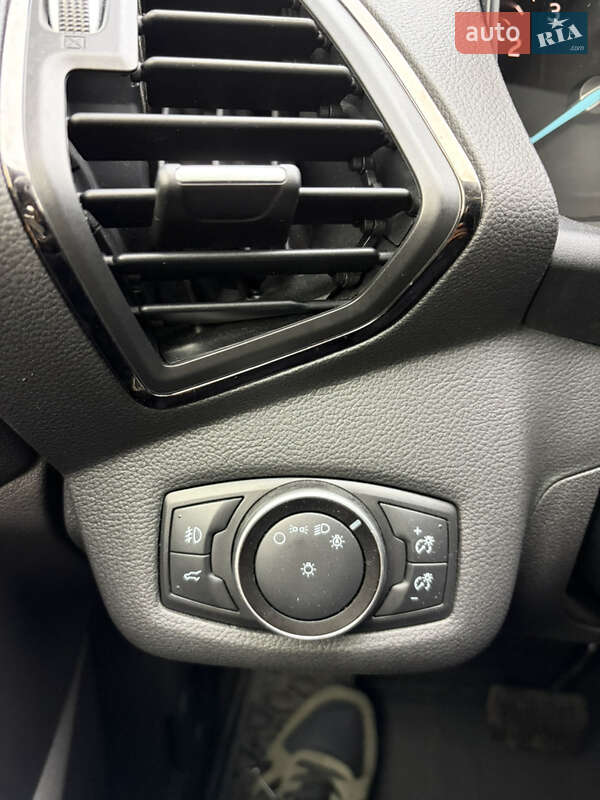 Внедорожник / Кроссовер Ford Escape 2017 в Черновцах