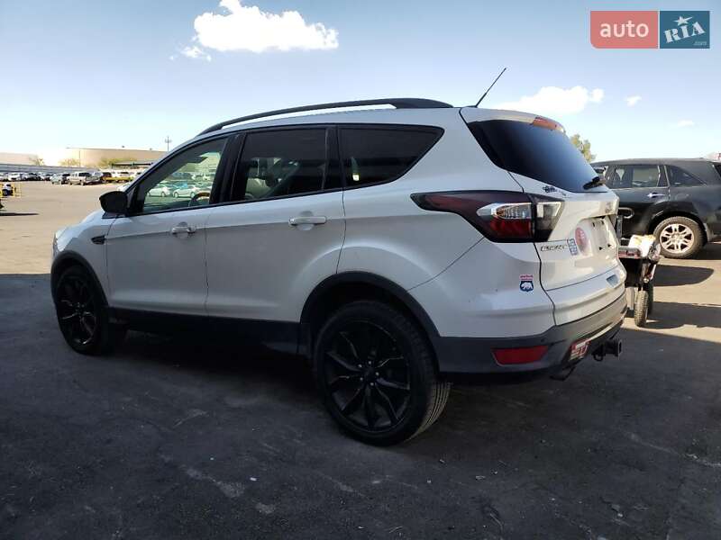 Внедорожник / Кроссовер Ford Escape 2016 в Виннице