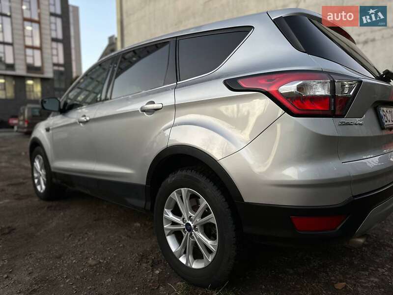 Внедорожник / Кроссовер Ford Escape 2018 в Львове