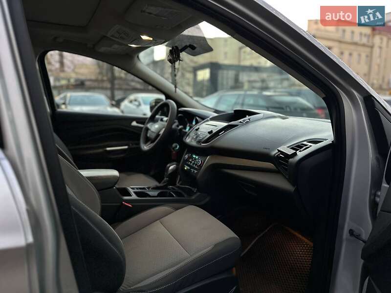 Внедорожник / Кроссовер Ford Escape 2018 в Львове