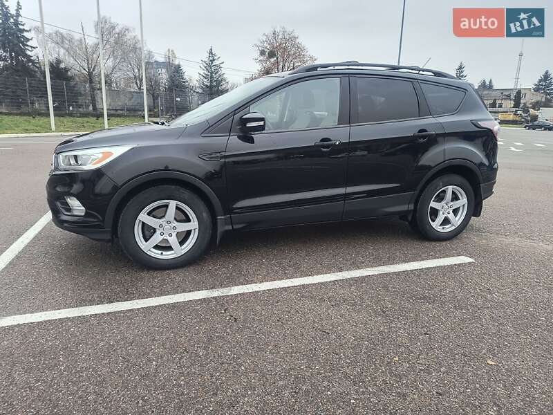 Внедорожник / Кроссовер Ford Escape 2017 в Житомире
