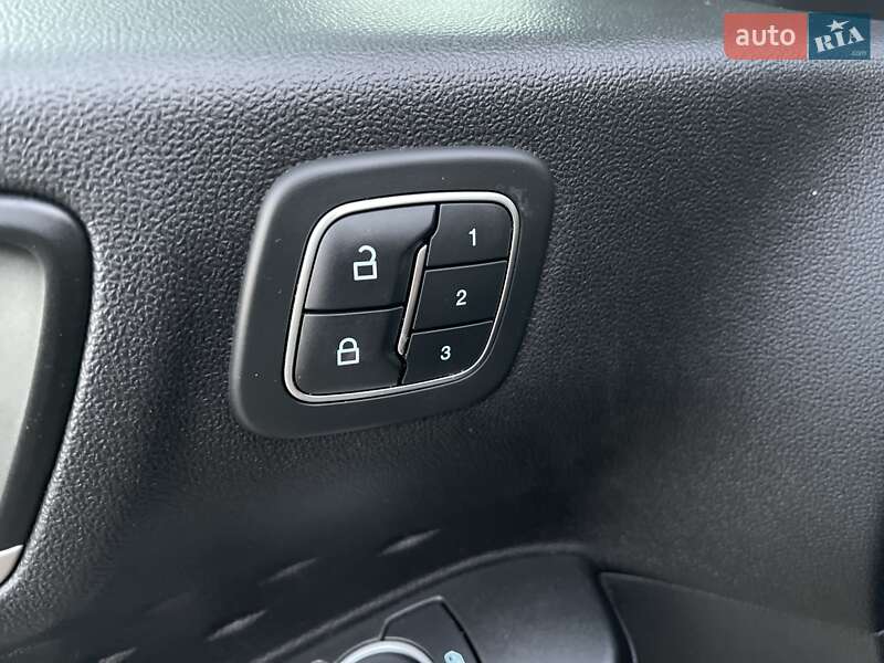 Внедорожник / Кроссовер Ford Escape 2020 в Стрые