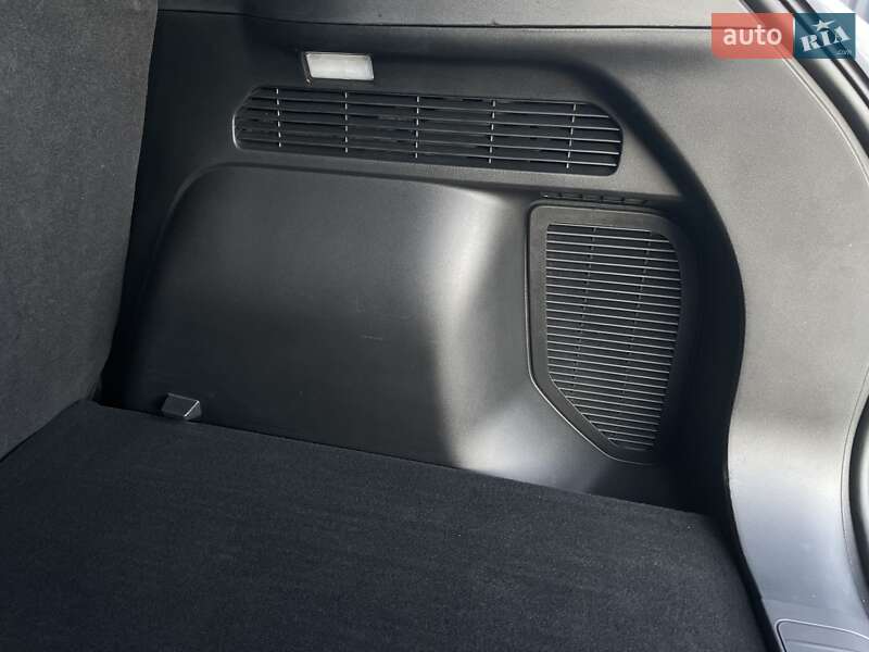 Внедорожник / Кроссовер Ford Escape 2020 в Стрые