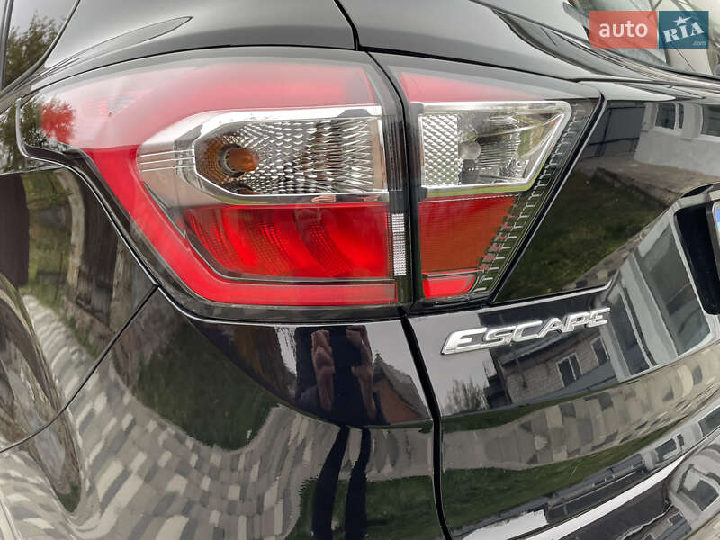 Внедорожник / Кроссовер Ford Escape 2017 в Лубнах