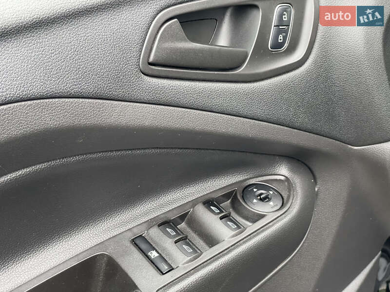 Внедорожник / Кроссовер Ford Escape 2017 в Лубнах