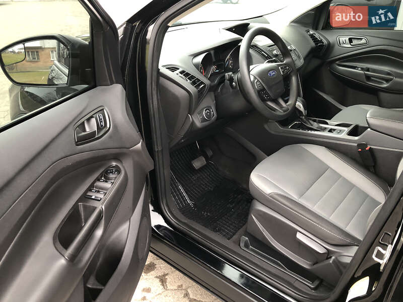 Внедорожник / Кроссовер Ford Escape 2017 в Ровно