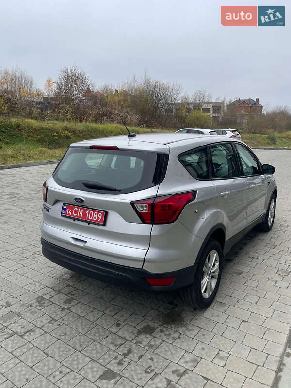 Внедорожник / Кроссовер Ford Escape 2019 в Новояворовске