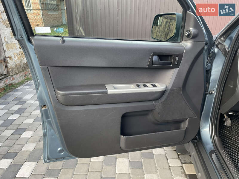 Внедорожник / Кроссовер Ford Escape 2012 в Лубнах