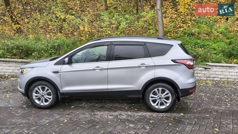 Внедорожник / Кроссовер Ford Escape 2017 в Киеве