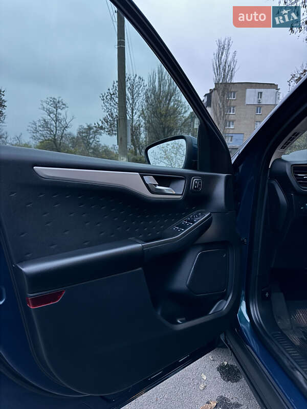 Внедорожник / Кроссовер Ford Escape 2019 в Первомайске