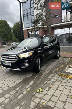 Внедорожник / Кроссовер Ford Escape 2017 в Ивано-Франковске