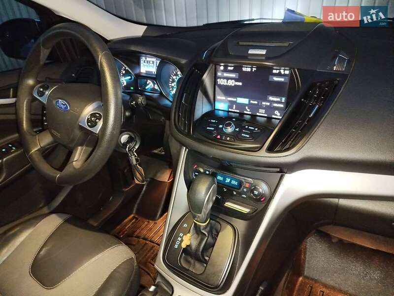 Позашляховик / Кросовер Ford Escape 2015 в Києві