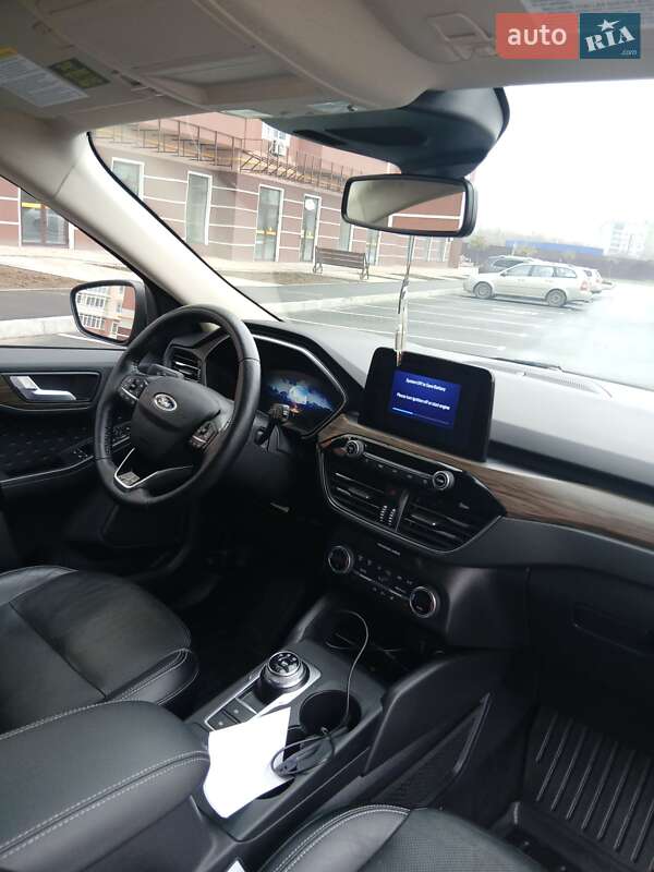 Позашляховик / Кросовер Ford Escape 2020 в Умані