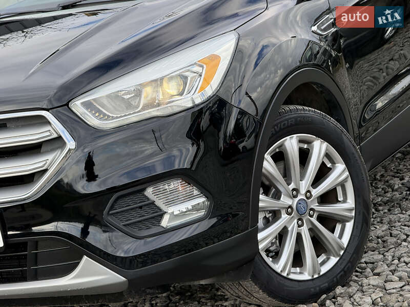 Позашляховик / Кросовер Ford Escape 2016 в Стрию