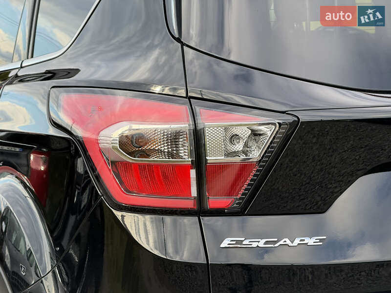 Позашляховик / Кросовер Ford Escape 2016 в Стрию
