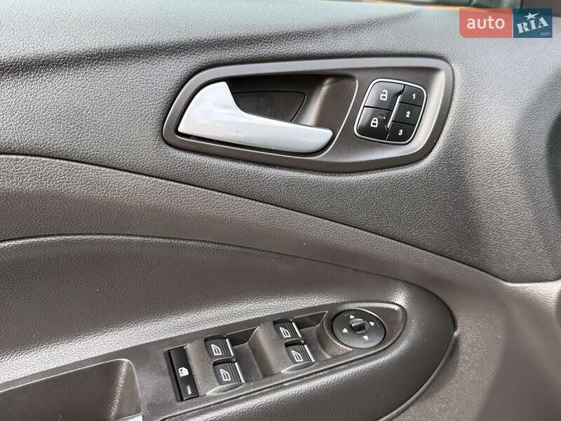 Позашляховик / Кросовер Ford Escape 2016 в Стрию