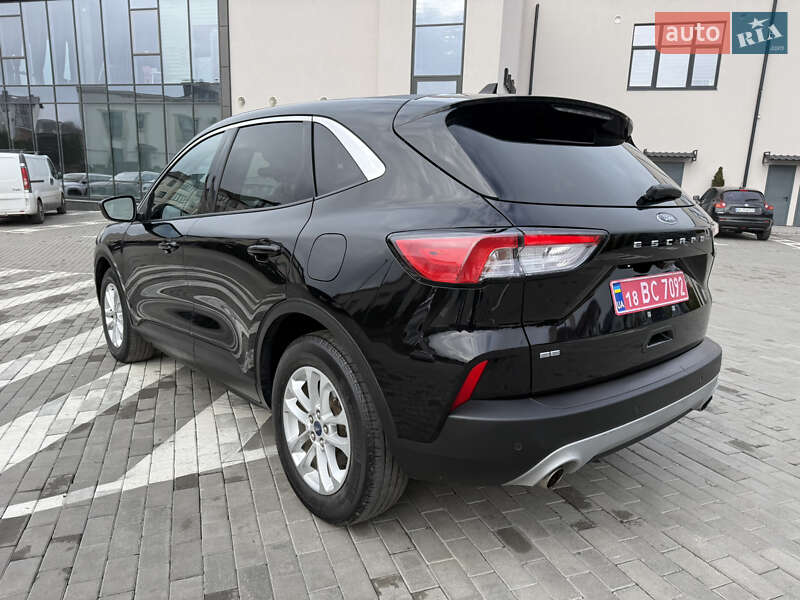 Позашляховик / Кросовер Ford Escape 2021 в Рівному