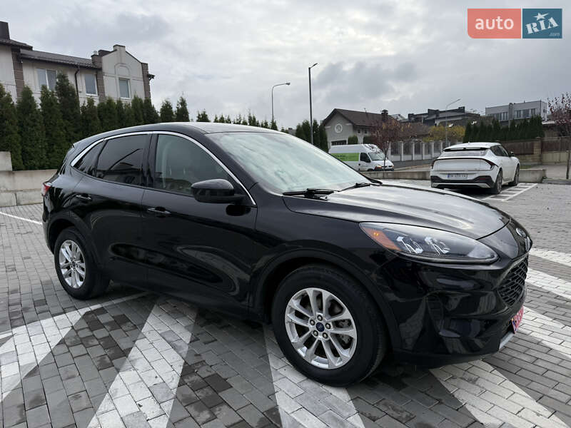 Позашляховик / Кросовер Ford Escape 2021 в Рівному