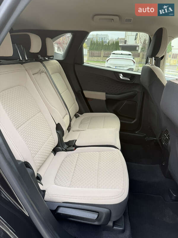 Позашляховик / Кросовер Ford Escape 2021 в Рівному