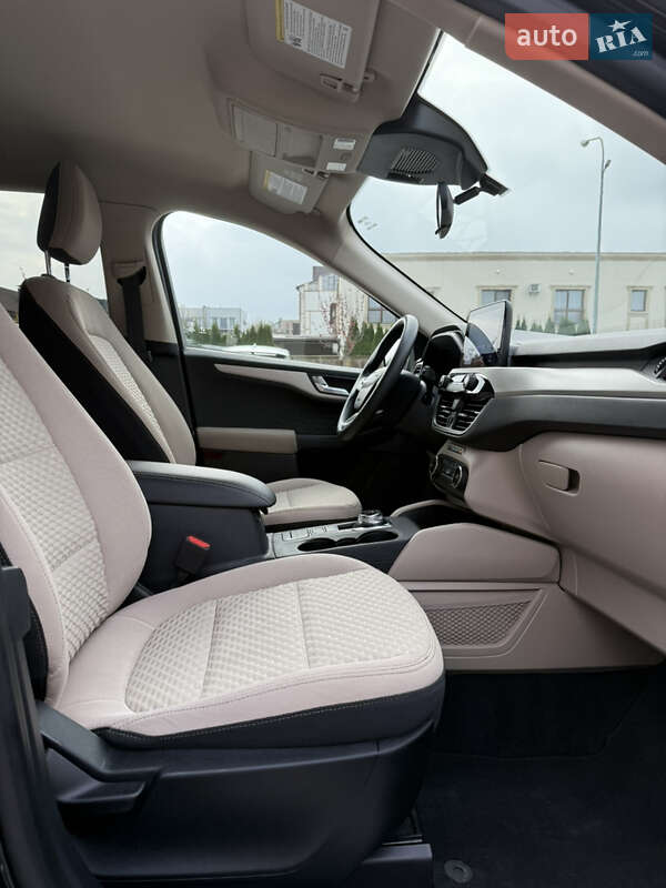 Позашляховик / Кросовер Ford Escape 2021 в Рівному