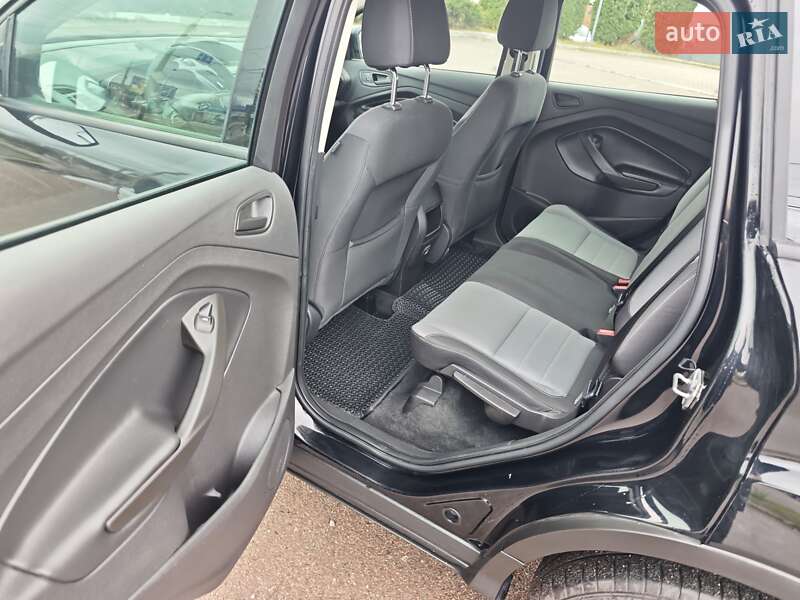 Внедорожник / Кроссовер Ford Escape 2017 в Сумах