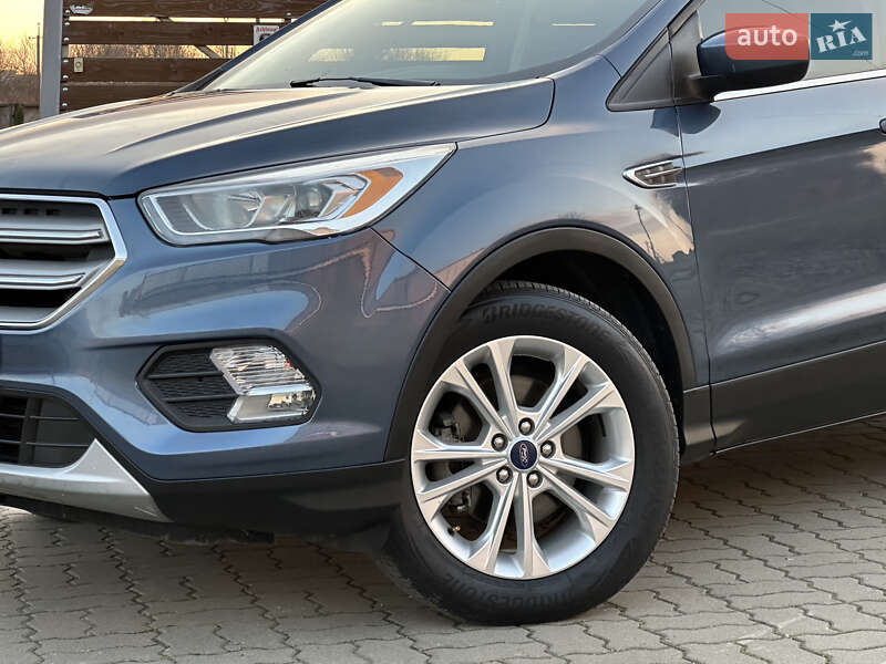 Позашляховик / Кросовер Ford Escape 2017 в Стрию