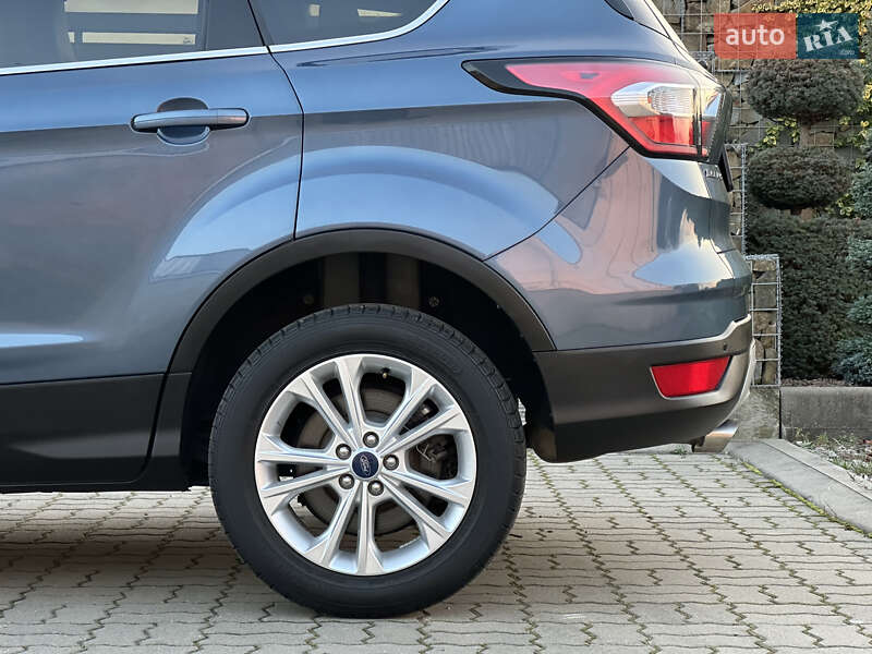 Позашляховик / Кросовер Ford Escape 2017 в Стрию