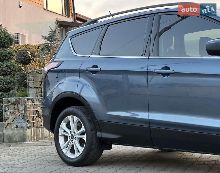 Позашляховик / Кросовер Ford Escape 2017 в Стрию