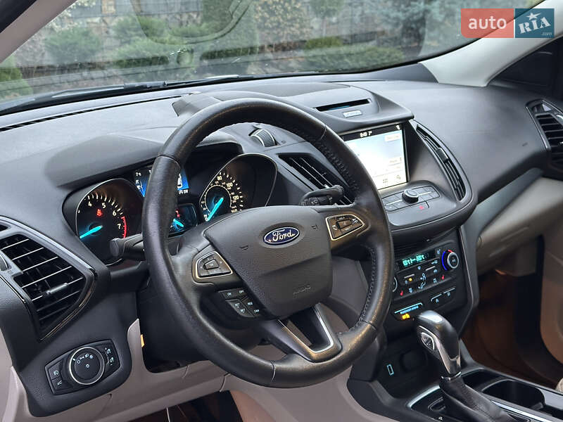 Позашляховик / Кросовер Ford Escape 2017 в Стрию