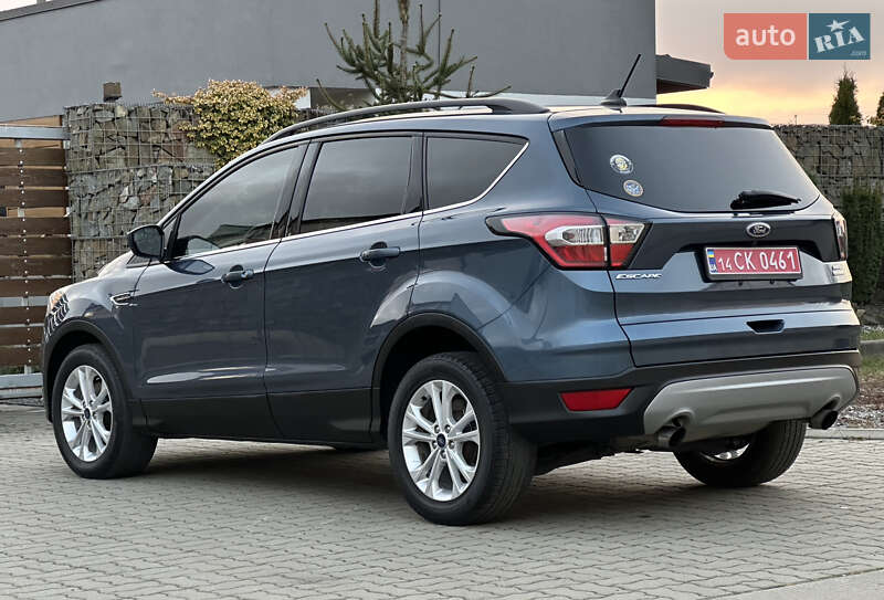 Позашляховик / Кросовер Ford Escape 2017 в Стрию