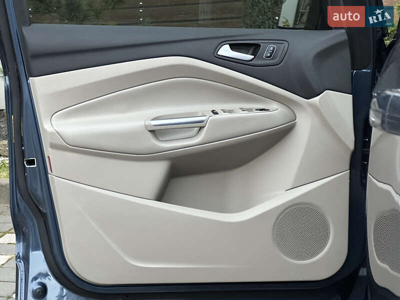 Позашляховик / Кросовер Ford Escape 2017 в Стрию