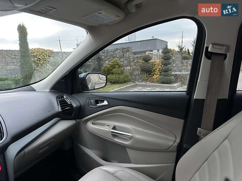 Позашляховик / Кросовер Ford Escape 2017 в Стрию