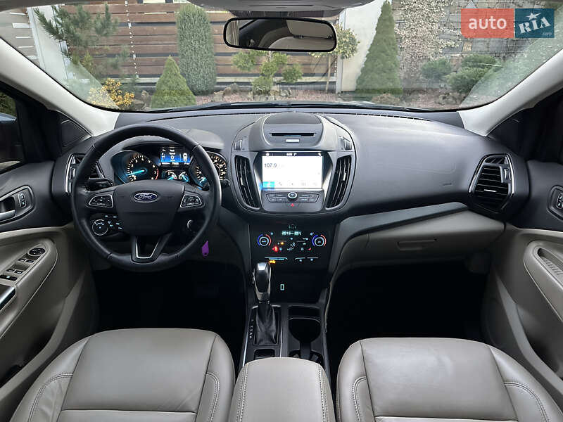 Позашляховик / Кросовер Ford Escape 2017 в Стрию