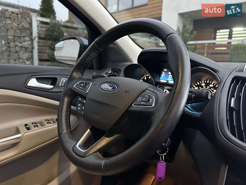 Позашляховик / Кросовер Ford Escape 2017 в Стрию