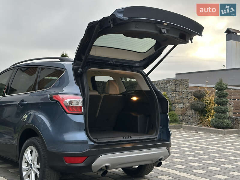 Позашляховик / Кросовер Ford Escape 2017 в Стрию