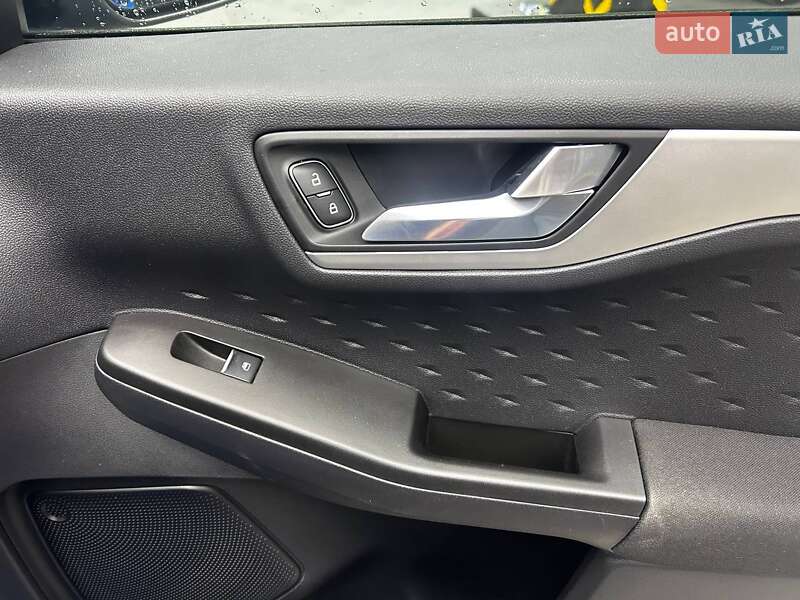 Позашляховик / Кросовер Ford Escape 2020 в Чернівцях