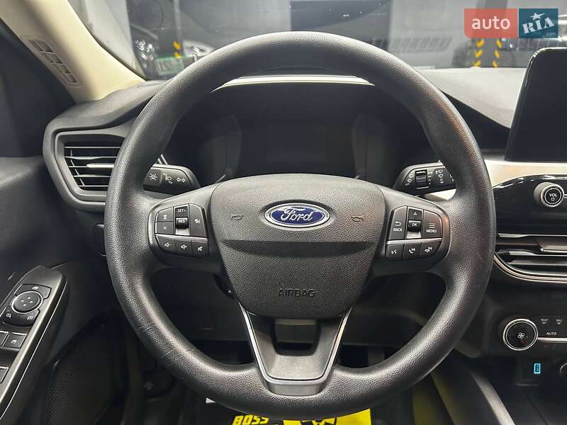 Позашляховик / Кросовер Ford Escape 2020 в Чернівцях