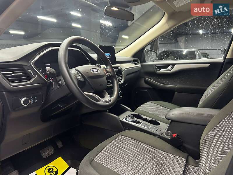 Позашляховик / Кросовер Ford Escape 2020 в Чернівцях