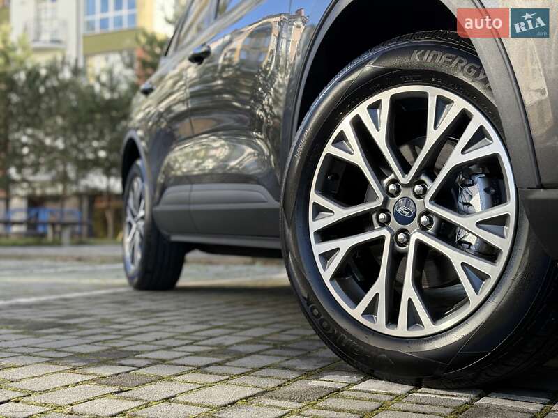 Внедорожник / Кроссовер Ford Escape 2019 в Ивано-Франковске