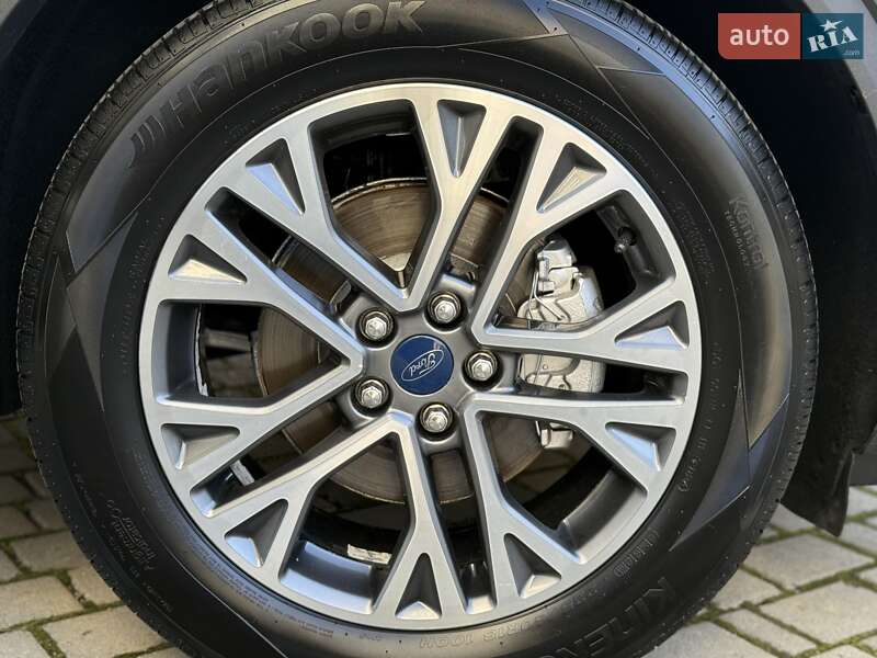 Внедорожник / Кроссовер Ford Escape 2019 в Ивано-Франковске