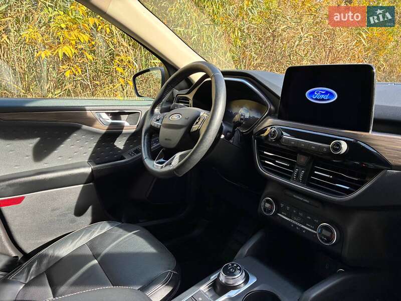 Внедорожник / Кроссовер Ford Escape 2019 в Ивано-Франковске