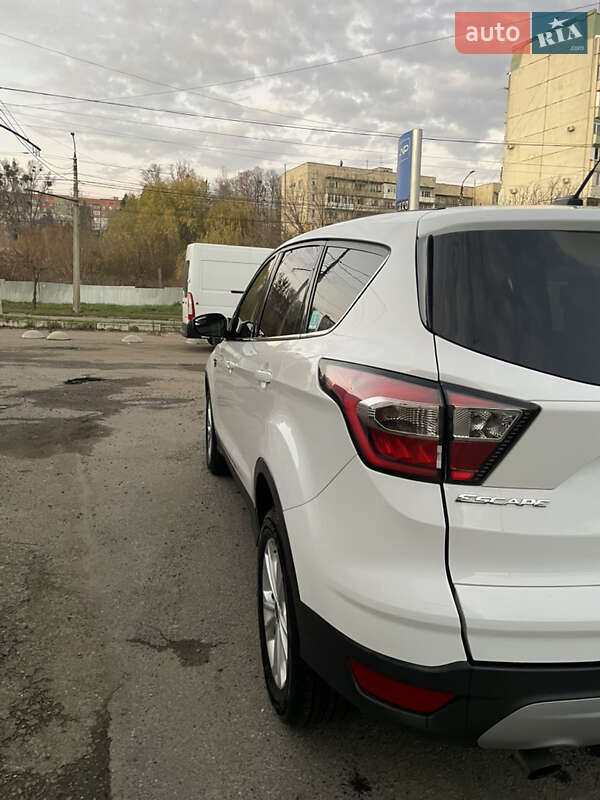Позашляховик / Кросовер Ford Escape 2017 в Чернівцях фото 7 Позашляховик / Кросовер Ford Escape 2017 в Чернівцях