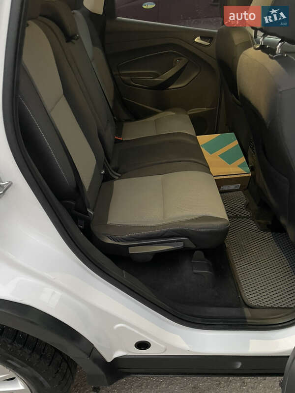 Позашляховик / Кросовер Ford Escape 2017 в Чернівцях фото 16 Позашляховик / Кросовер Ford Escape 2017 в Чернівцях