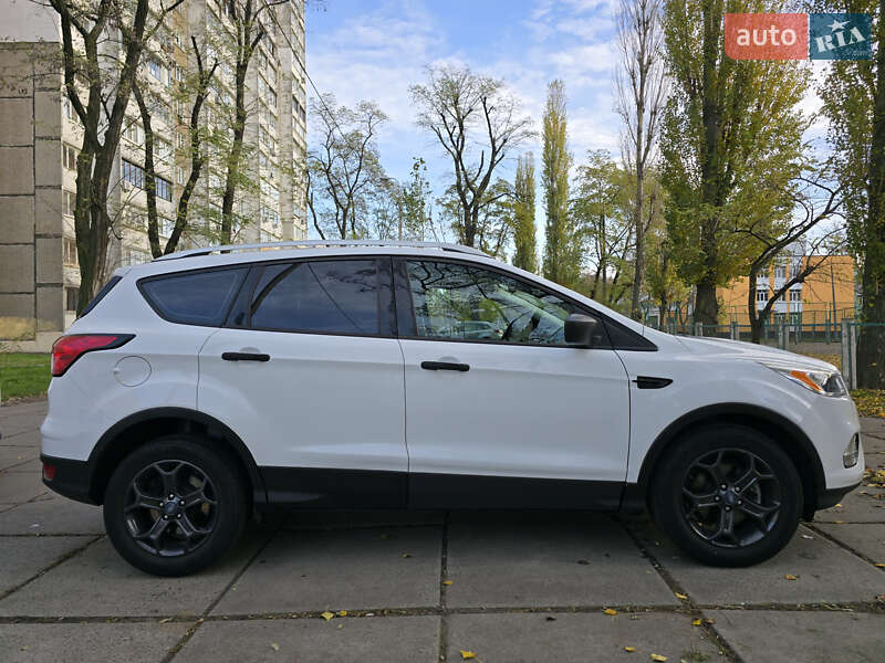 Позашляховик / Кросовер Ford Escape 2018 в Києві фото 12 Позашляховик / Кросовер Ford Escape 2018 в Києві