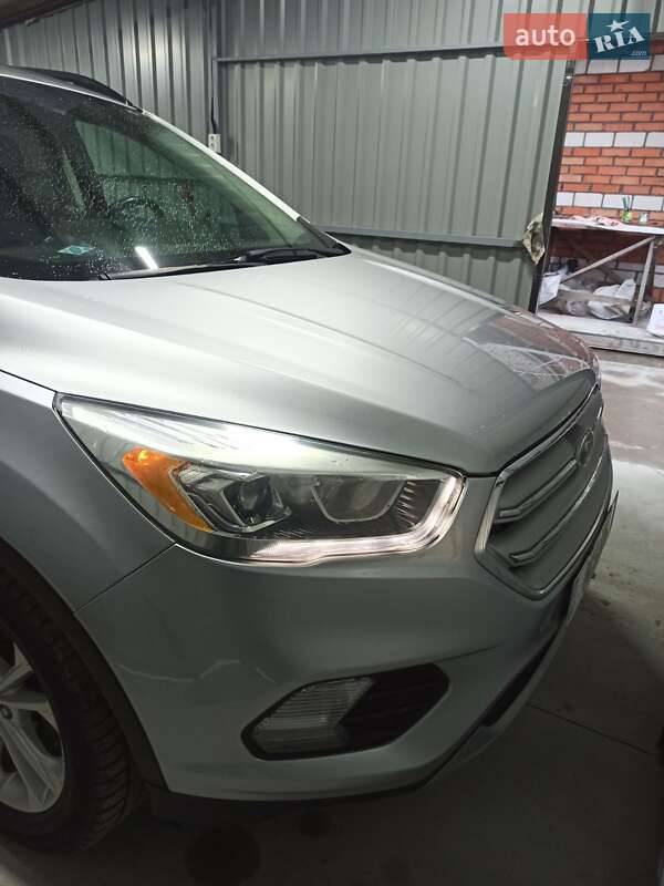Внедорожник / Кроссовер Ford Escape 2017 в Виннице