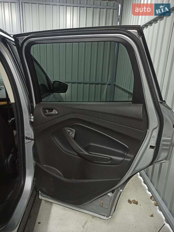 Внедорожник / Кроссовер Ford Escape 2017 в Виннице