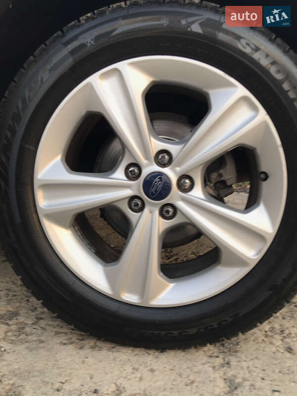 Внедорожник / Кроссовер Ford Escape 2013 в Окнах