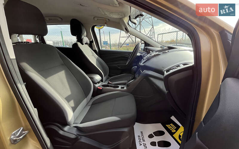 Внедорожник / Кроссовер Ford Escape 2014 в Стрые